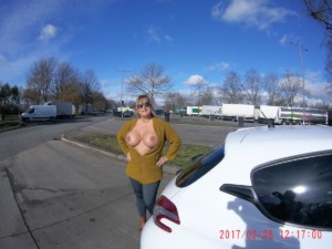 showing my boobs to the brumm-drivers
